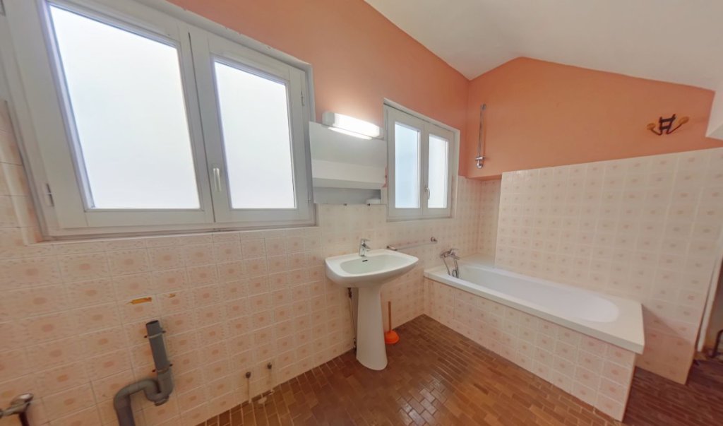 APPARTEMENT T4 A LOUER - LYON 6EME ARRONDISSEMENT Puvis de Chavannes - 91.29 m2 - 1 095 &euro; charges comprises par mois