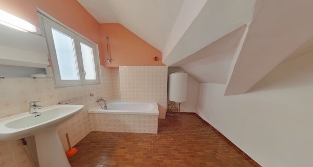 APPARTEMENT T4 A LOUER - LYON 6EME ARRONDISSEMENT Puvis de Chavannes - 91.29 m2 - 1 095 &euro; charges comprises par mois