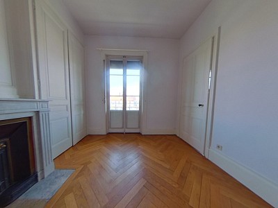 APPARTEMENT T4 A LOUER - LYON 7EME ARRONDISSEMENT Mairie - 110.27 m2 - 1390€ charges comprises par mois