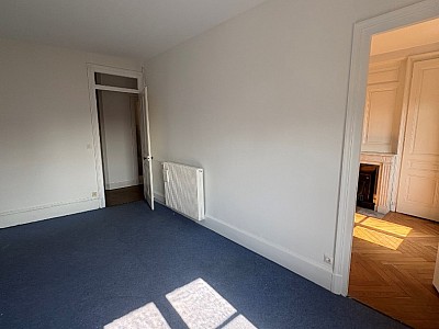 APPARTEMENT T4 A LOUER - LYON 7EME ARRONDISSEMENT Mairie - 110.27 m2 - 1390€ charges comprises par mois