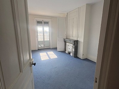 APPARTEMENT T4 A LOUER - LYON 7EME ARRONDISSEMENT Mairie - 110.27 m2 - 1390€ charges comprises par mois
