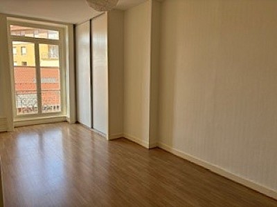 APPARTEMENT T4 A LOUER - LYON 7EME ARRONDISSEMENT Stalingrad - 84.79 m2 - 1 215 &euro; charges comprises par mois