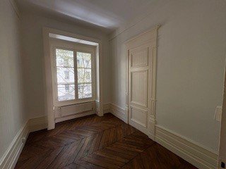 APPARTEMENT T4 A LOUER - LYON 7EME ARRONDISSEMENT Stalingrad - 84.79 m2 - 1 215 &euro; charges comprises par mois