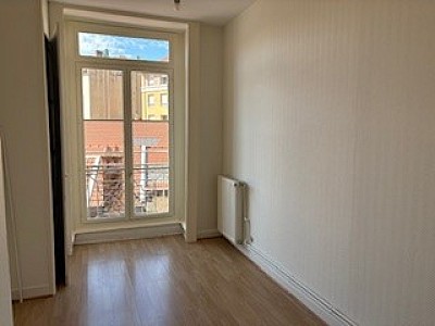APPARTEMENT T4 A LOUER - LYON 7EME ARRONDISSEMENT Stalingrad - 84.79 m2 - 1 215 &euro; charges comprises par mois