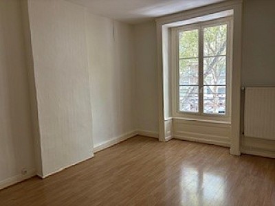 APPARTEMENT T4 A LOUER - LYON 7EME ARRONDISSEMENT Stalingrad - 84.79 m2 - 1 215 &euro; charges comprises par mois