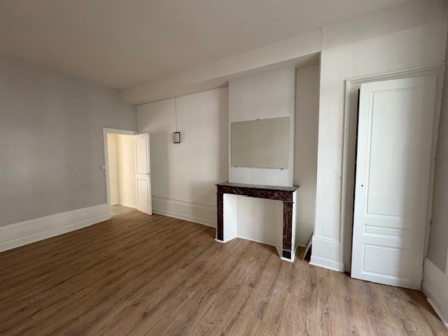 APPARTEMENT T4 A LOUER - LYON 7EME ARRONDISSEMENT Stalingrad - 107.54 m2 - 1 590 &euro; charges comprises par mois