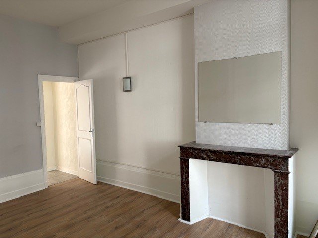 APPARTEMENT T4 A LOUER - LYON 7EME ARRONDISSEMENT Stalingrad - 107.54 m2 - 1 590 &euro; charges comprises par mois