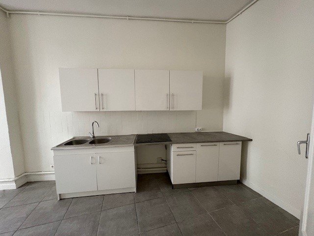 APPARTEMENT T4 A LOUER - LYON 7EME ARRONDISSEMENT Stalingrad - 107.54 m2 - 1 590 &euro; charges comprises par mois