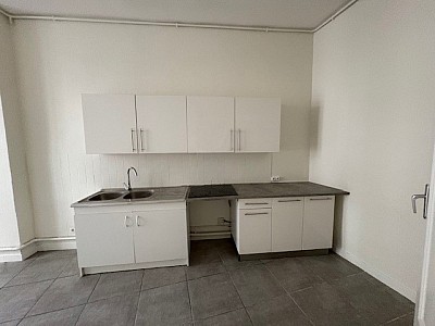 APPARTEMENT T4 A LOUER - LYON 7EME ARRONDISSEMENT Stalingrad - 107.54 m2 - 1 590 € charges comprises par mois