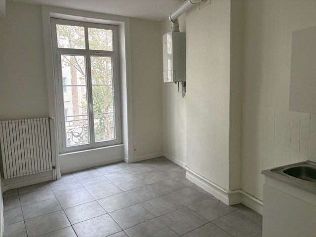 APPARTEMENT T4 A LOUER - LYON 7EME ARRONDISSEMENT Stalingrad - 107.54 m2 - 1 590 &euro; charges comprises par mois