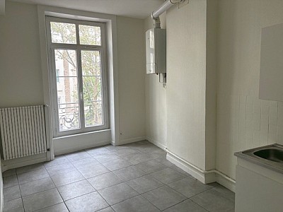 APPARTEMENT T4 A LOUER - LYON 7EME ARRONDISSEMENT Stalingrad - 107.54 m2 - 1 590 € charges comprises par mois