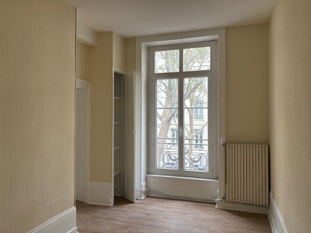 APPARTEMENT T4 A LOUER - LYON 7EME ARRONDISSEMENT Stalingrad - 107.54 m2 - 1 590 &euro; charges comprises par mois