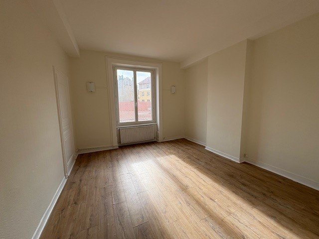APPARTEMENT T4 A LOUER - LYON 7EME ARRONDISSEMENT Stalingrad - 107.54 m2 - 1 590 &euro; charges comprises par mois