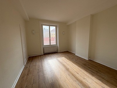 APPARTEMENT T4 A LOUER - LYON 7EME ARRONDISSEMENT Stalingrad - 107.54 m2 - 1 590 € charges comprises par mois