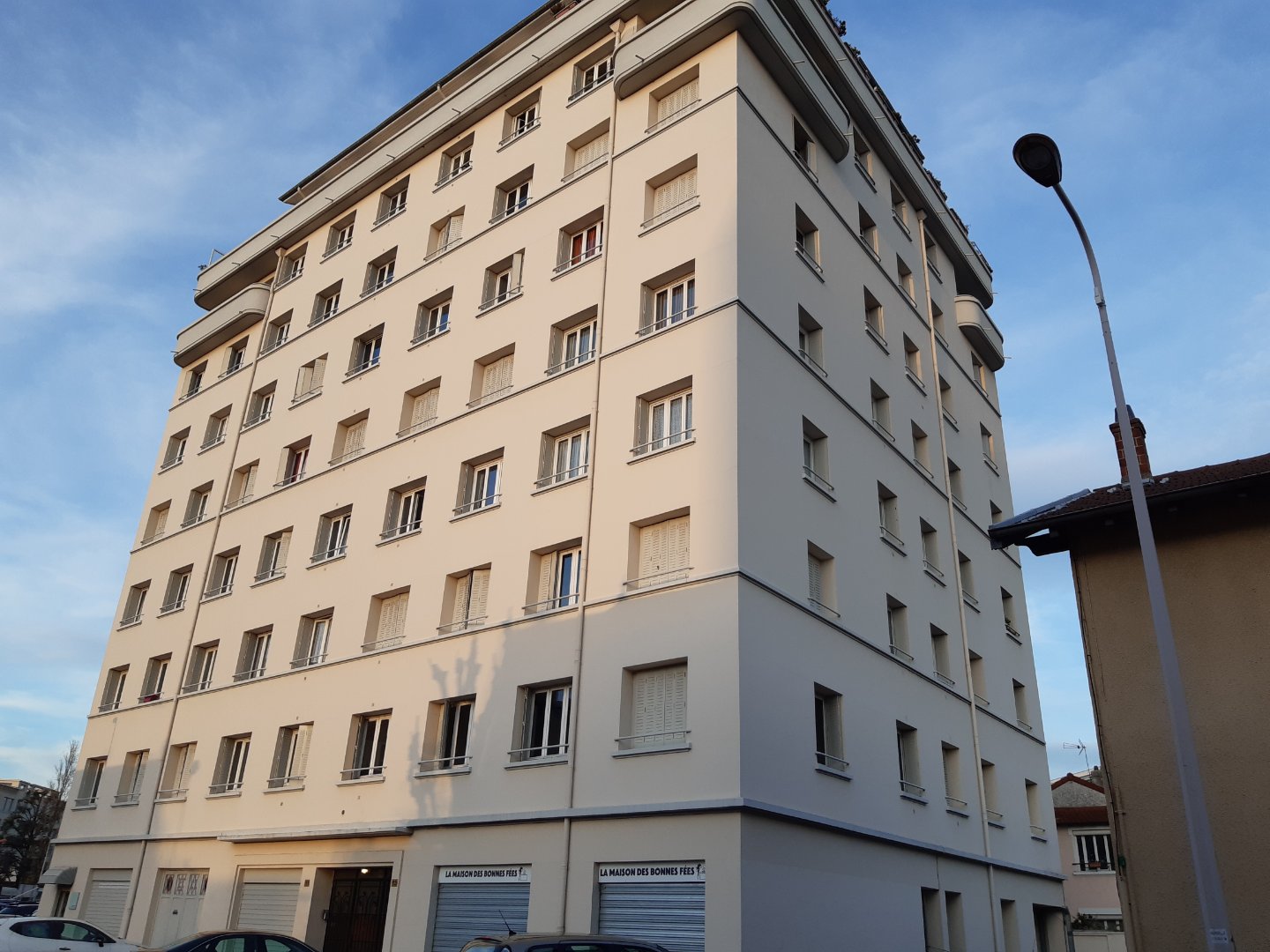 APPARTEMENT T3 A LOUER LYON 8EME ARRONDISSEMENT 78,51 m2 990 € charges comprises par mois