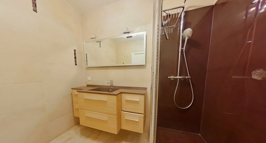 APPARTEMENT T4 A LOUER - LYON 8EME ARRONDISSEMENT Les Alouettes-Bachut - 90.77 m2 - 1 404 &euro; charges comprises par mois