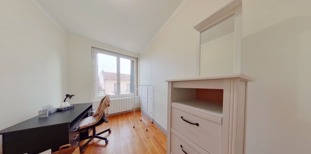 APPARTEMENT T4 A LOUER - LYON 8EME ARRONDISSEMENT Colbert - 79.21 m2 - 1 185 &euro; charges comprises par mois