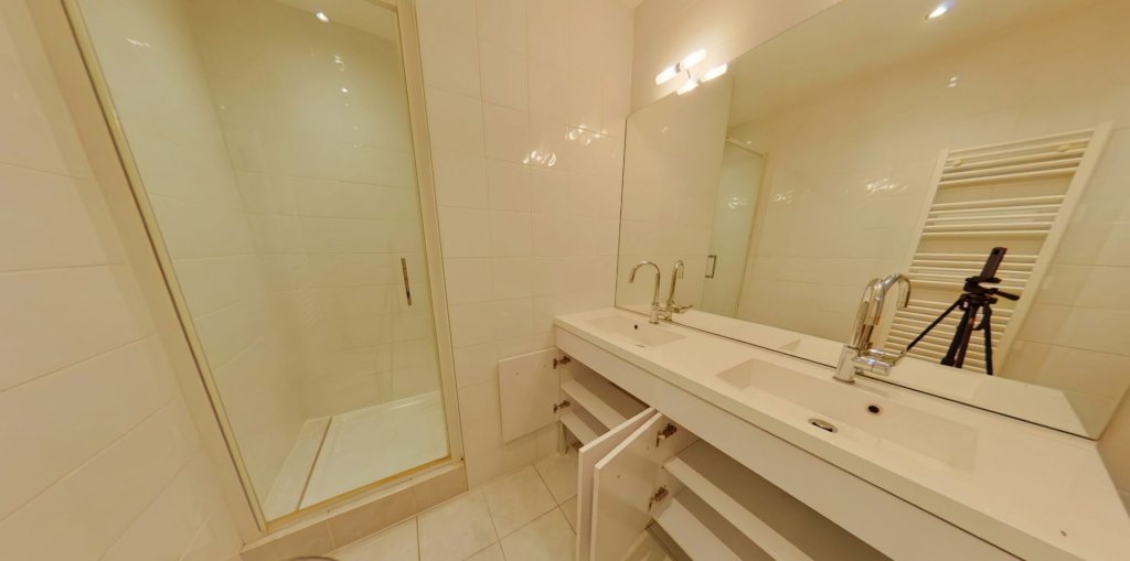 APPARTEMENT T4 A LOUER - LYON 8EME ARRONDISSEMENT Colbert - 79.21 m2 - 1 185 &euro; charges comprises par mois