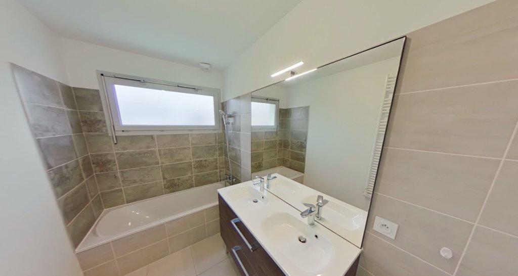 APPARTEMENT T4 A LOUER - ST GEORGES D ESPERANCHE - 90.3 m2 - 1 280 &euro; charges comprises par mois