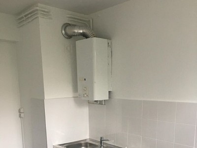 APPARTEMENT T4 A LOUER - VENISSIEUX - 73,52 m2 - 898,68 € charges comprises par mois