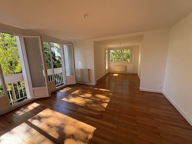 APPARTEMENT T5 A LOUER - ECULLY Centre - 99.82 m2 - 1 420 &euro; charges comprises par mois