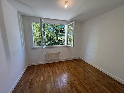 APPARTEMENT T5 A LOUER - ECULLY Centre - 99.82 m2 - 1 420 € charges comprises par mois