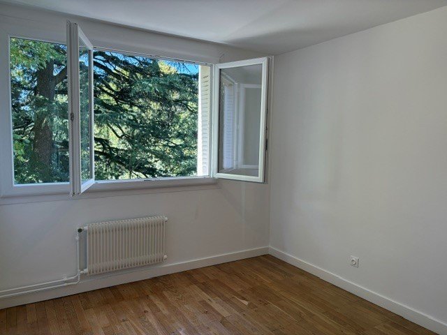 APPARTEMENT T5 A LOUER - ECULLY Centre - 99.82 m2 - 1 420 &euro; charges comprises par mois