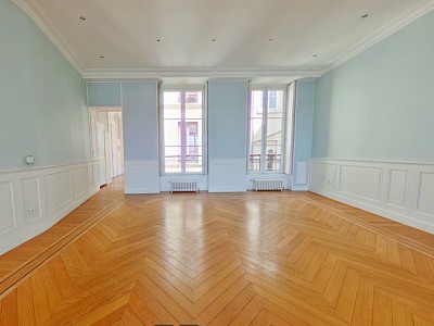 APPARTEMENT T5 A LOUER - LYON 1ER ARRONDISSEMENT Terreaux-Bat-d-Argent - 170.73 m2 - 2 725 € charges comprises par mois