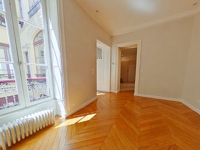 APPARTEMENT T5 A LOUER - LYON 1ER ARRONDISSEMENT Terreaux-Bat-d-Argent - 170.73 m2 - 2 725 € charges comprises par mois