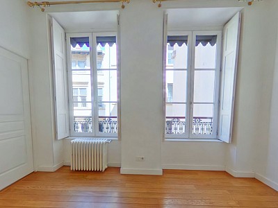 APPARTEMENT T5 A LOUER - LYON 1ER ARRONDISSEMENT Terreaux-Bat-d-Argent - 170.73 m2 - 2 725 € charges comprises par mois