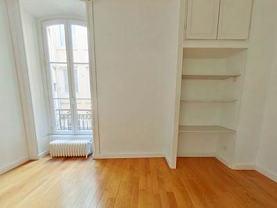 APPARTEMENT T5 A LOUER - LYON 1ER ARRONDISSEMENT Terreaux-Bat-d-Argent - 170.73 m2 - 2 725 € charges comprises par mois