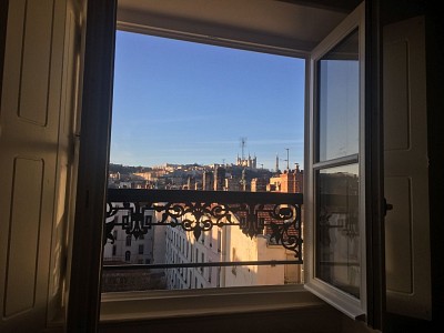 APPARTEMENT T5 A LOUER - LYON 2EME ARRONDISSEMENT - 87,1 m2 - 1296 € charges comprises par mois