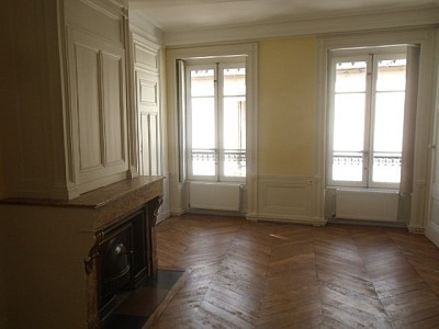 APPARTEMENT T5 A LOUER - LYON 2EME ARRONDISSEMENT Bellecour-Sala - 151.61 m2 - 1920€ charges comprises par mois