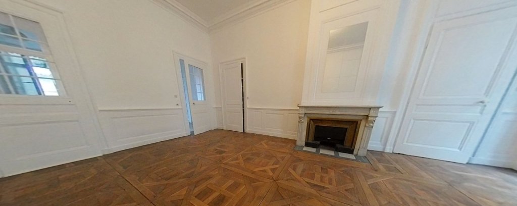 APPARTEMENT T5 A LOUER - LYON 2EME ARRONDISSEMENT Carnot-Charite - 182.92 m2 - 2�410�&euro; charges comprises par mois