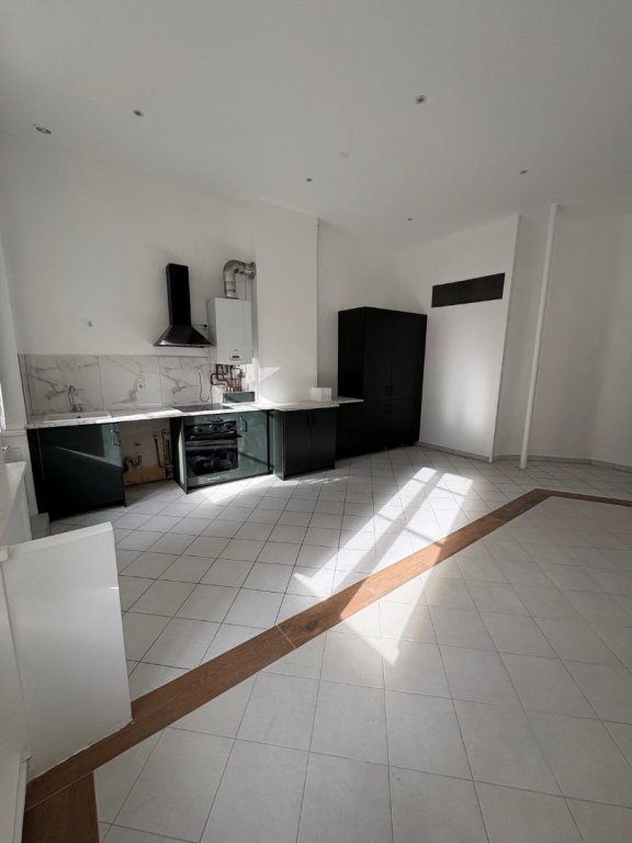 APPARTEMENT T5 A LOUER - LYON 2EME ARRONDISSEMENT Carnot-Charite - 182.92 m2 - 2�410�&euro; charges comprises par mois