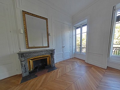 APPARTEMENT T5 A LOUER - LYON 2EME ARRONDISSEMENT Merciere-Grolee - 146.65 m2 - 2�823�&euro; charges comprises par mois