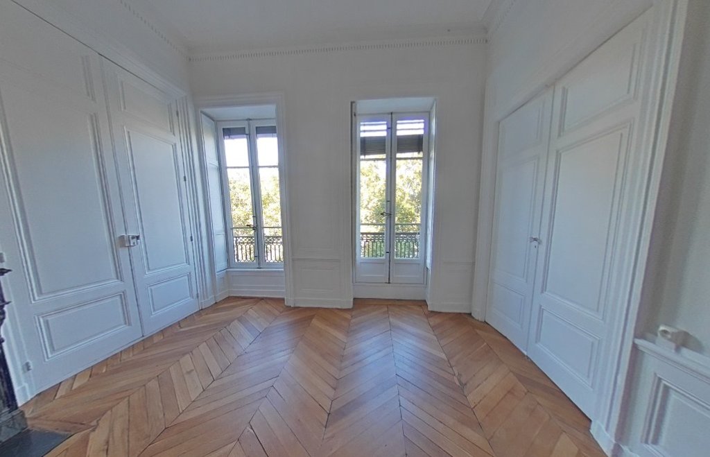 APPARTEMENT T5 A LOUER - LYON 2EME ARRONDISSEMENT Merciere-Grolee - 146.65 m2 - 2�823�&euro; charges comprises par mois
