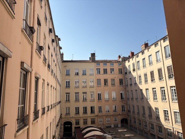 APPARTEMENT T5 A LOUER - LYON 2EME ARRONDISSEMENT Gailleton-A. Comte - 137.56 m2 - 2�080�&euro; charges comprises par mois