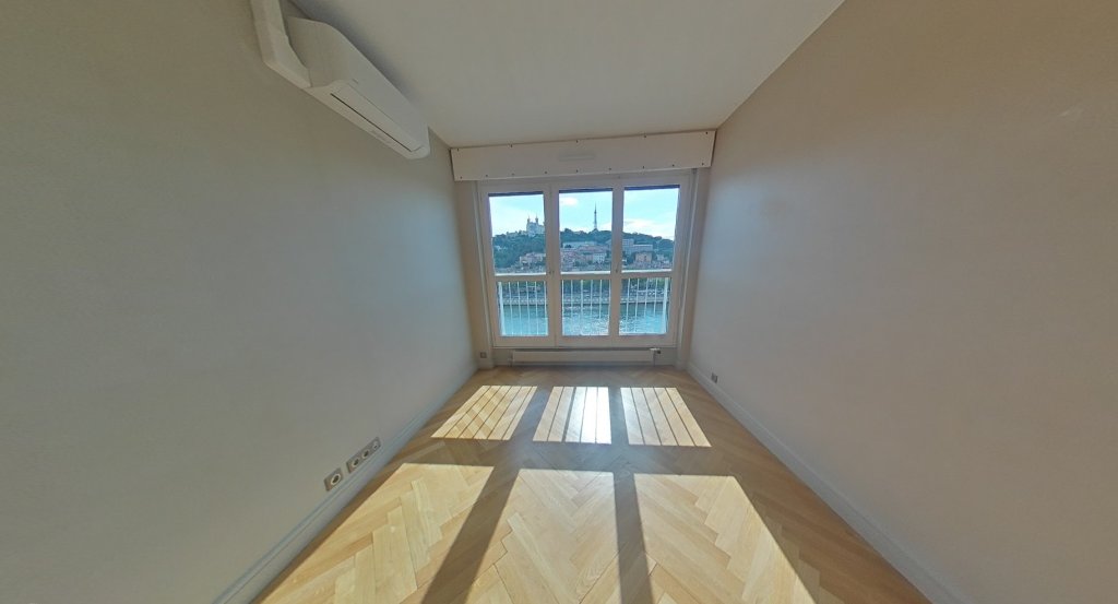 APPARTEMENT T5 A LOUER - LYON 2EME ARRONDISSEMENT La Bourse-Grenette - 164.95 m2 - 3 625 &euro; charges comprises par mois