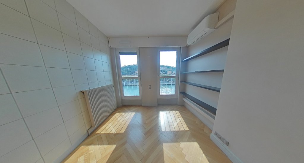 APPARTEMENT T5 A LOUER - LYON 2EME ARRONDISSEMENT La Bourse-Grenette - 164.95 m2 - 3 625 &euro; charges comprises par mois