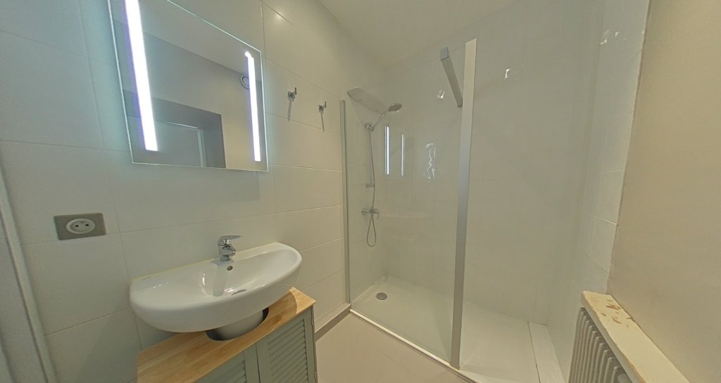APPARTEMENT T5 A LOUER - LYON 2EME ARRONDISSEMENT La Bourse-Grenette - 164.95 m2 - 3 625 &euro; charges comprises par mois