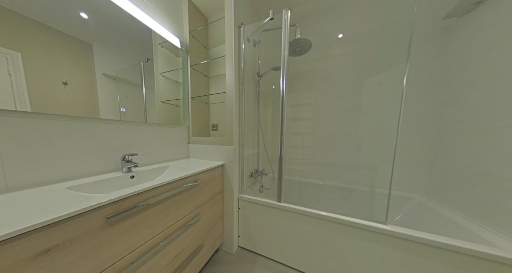APPARTEMENT T5 A LOUER - LYON 2EME ARRONDISSEMENT La Bourse-Grenette - 164.95 m2 - 3 625 &euro; charges comprises par mois