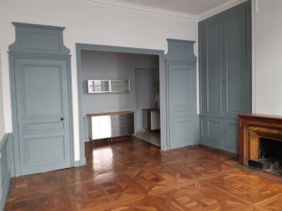 APPARTEMENT T5 A LOUER - LYON 2EME ARRONDISSEMENT - 140,57 m2 - 2060 € charges comprises par mois