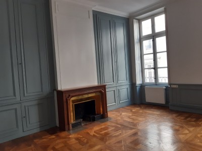 APPARTEMENT T5 A LOUER - LYON 2EME ARRONDISSEMENT - 140,57 m2 - 2060 € charges comprises par mois