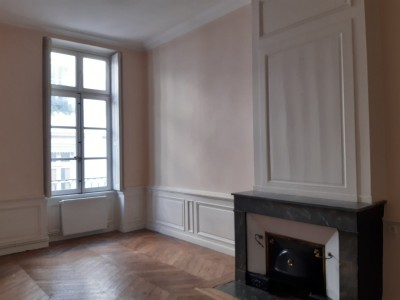 APPARTEMENT T5 A LOUER - LYON 2EME ARRONDISSEMENT - 140,57 m2 - 2060 € charges comprises par mois