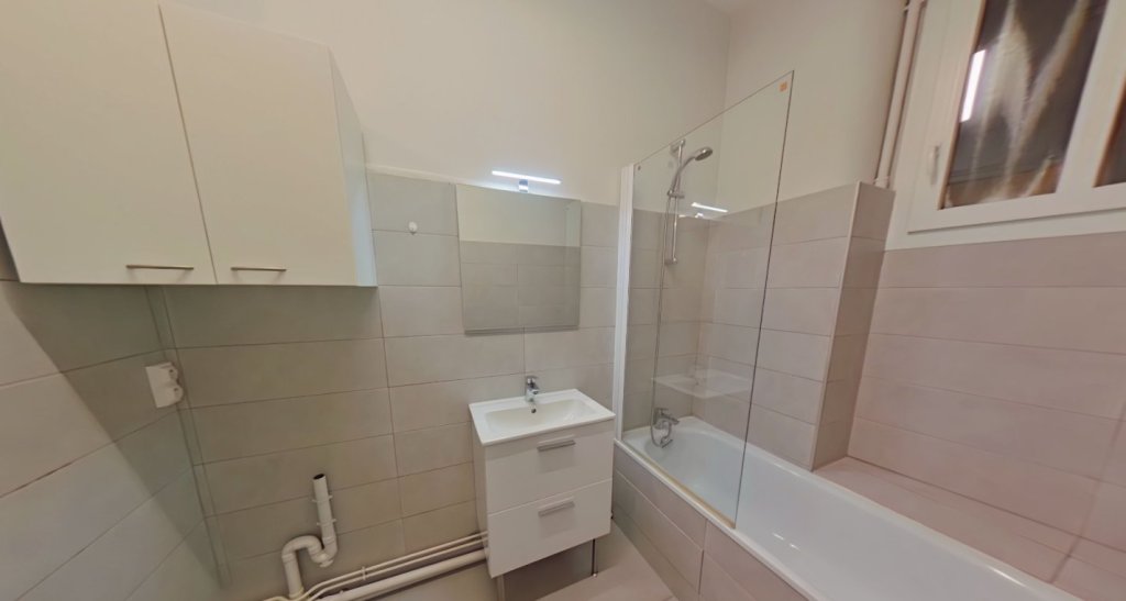 APPARTEMENT T5 A LOUER - LYON 3EME ARRONDISSEMENT Les Halles - 112.08 m2 - 1�695�&euro; charges comprises par mois