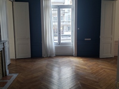 APPARTEMENT T5 A LOUER - LYON 6EME ARRONDISSEMENT Mongolfier-Le Lycee - 209.81 m2 - 3070€ charges comprises par mois