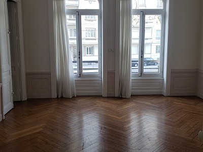 APPARTEMENT T5 A LOUER - LYON 6EME ARRONDISSEMENT Mongolfier-Le Lycee - 209.81 m2 - 3070€ charges comprises par mois