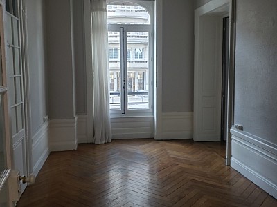 APPARTEMENT T5 A LOUER - LYON 6EME ARRONDISSEMENT Mongolfier-Le Lycee - 209.81 m2 - 3070€ charges comprises par mois