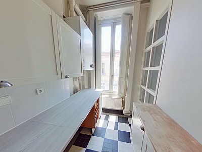 APPARTEMENT T5 A LOUER - LYON 6EME ARRONDISSEMENT Moliere - 105.97 m2 - 1980€ charges comprises par mois